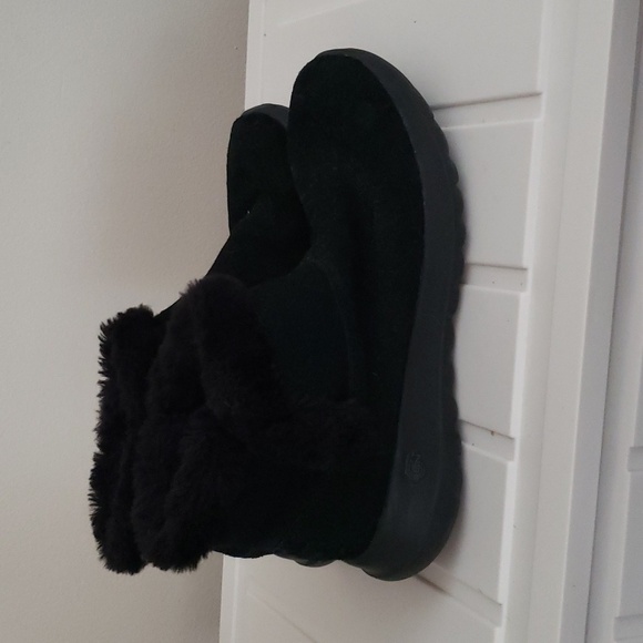 Sketchers Black leather winter boots with faux fur lining, women's size 7 - Picture 3 of 8